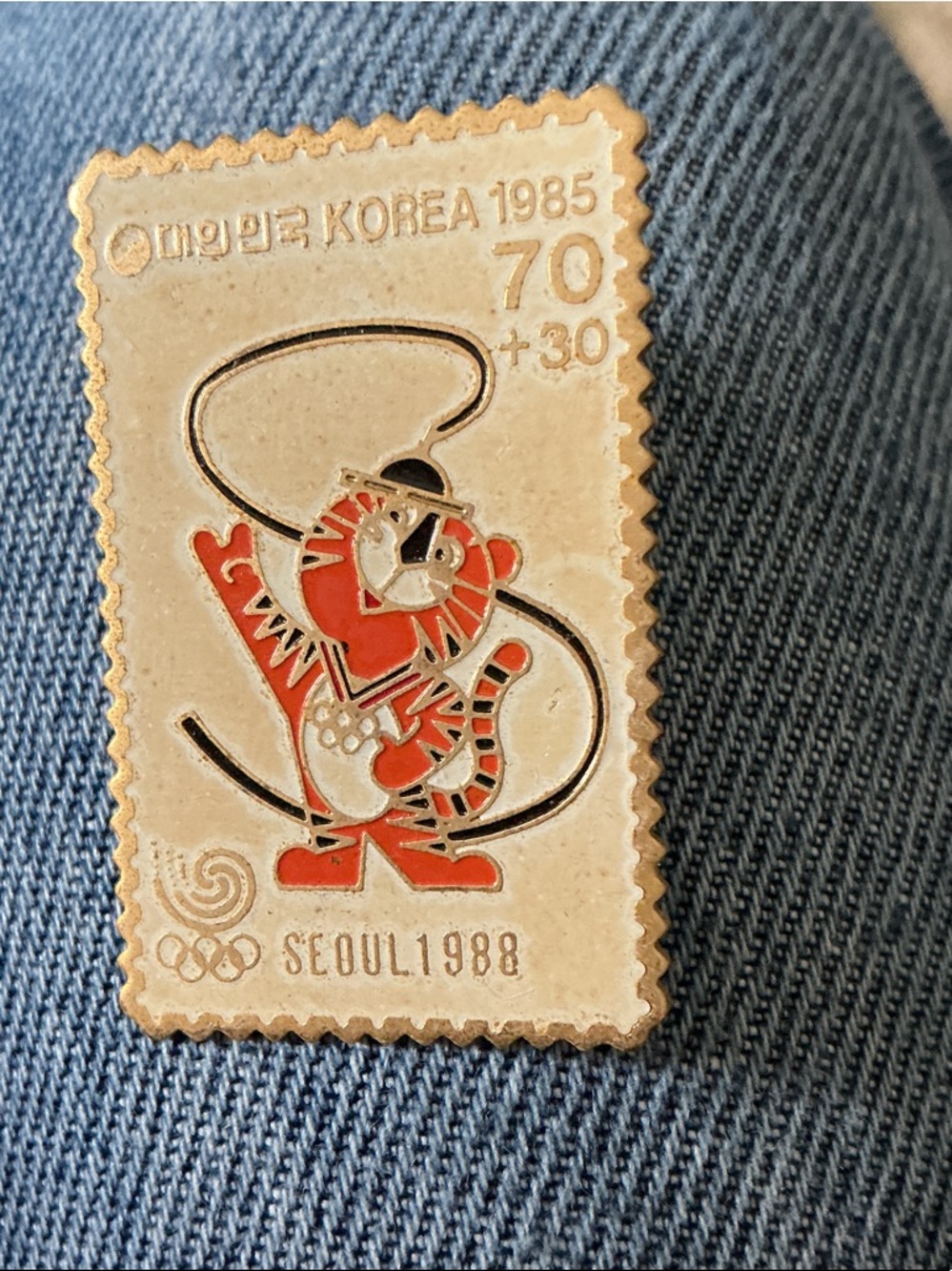 Seoul 1988 Summer Olympic Games collectible vintage postage stamp lapel pin